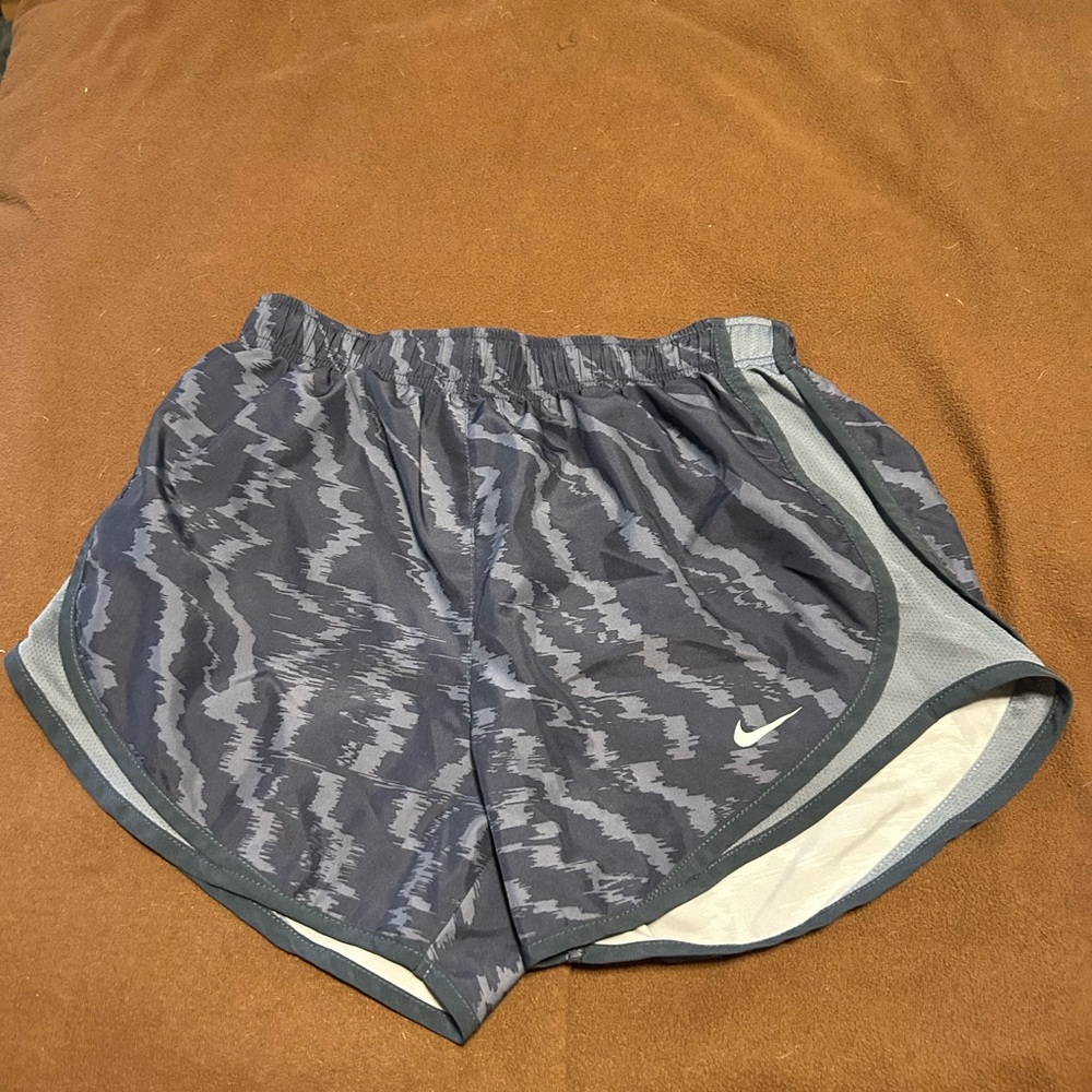Nike Women's Gray Patterned Shorts